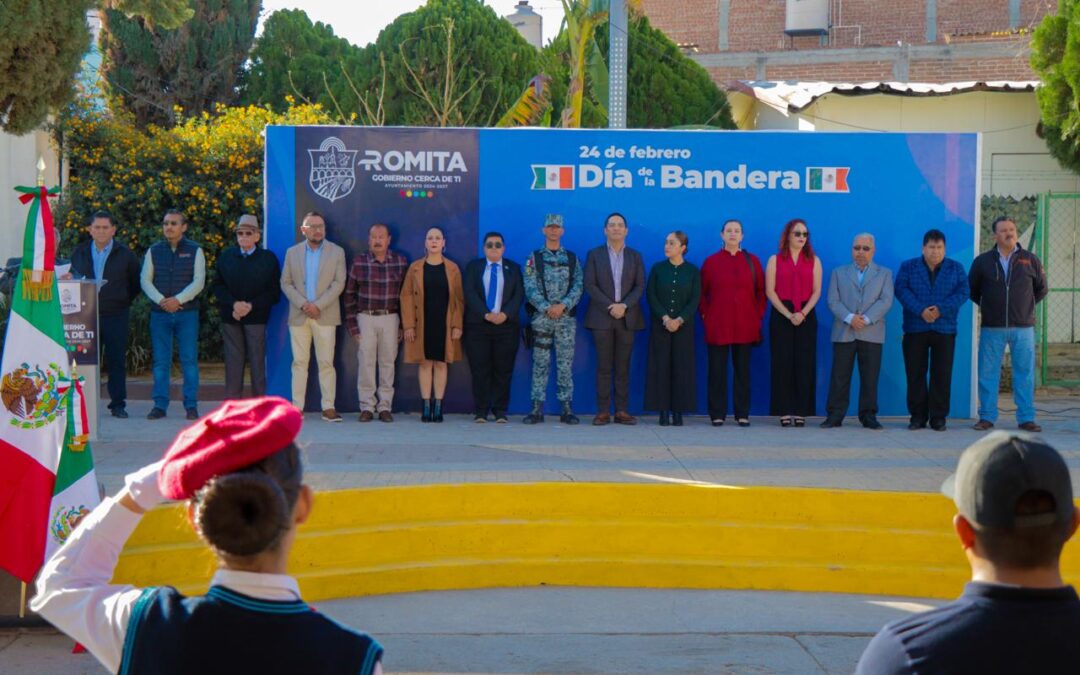 Romita conmemora el Día de la Bandera con abanderamiento escolar