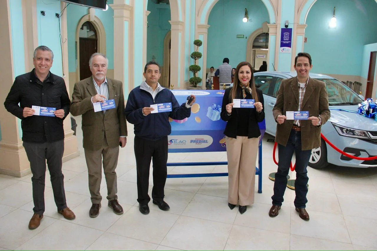 Premian a contribuyentes cumplidores en Silao con un automóvil