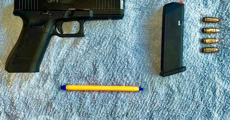 Detención de José por portar arma de fuego