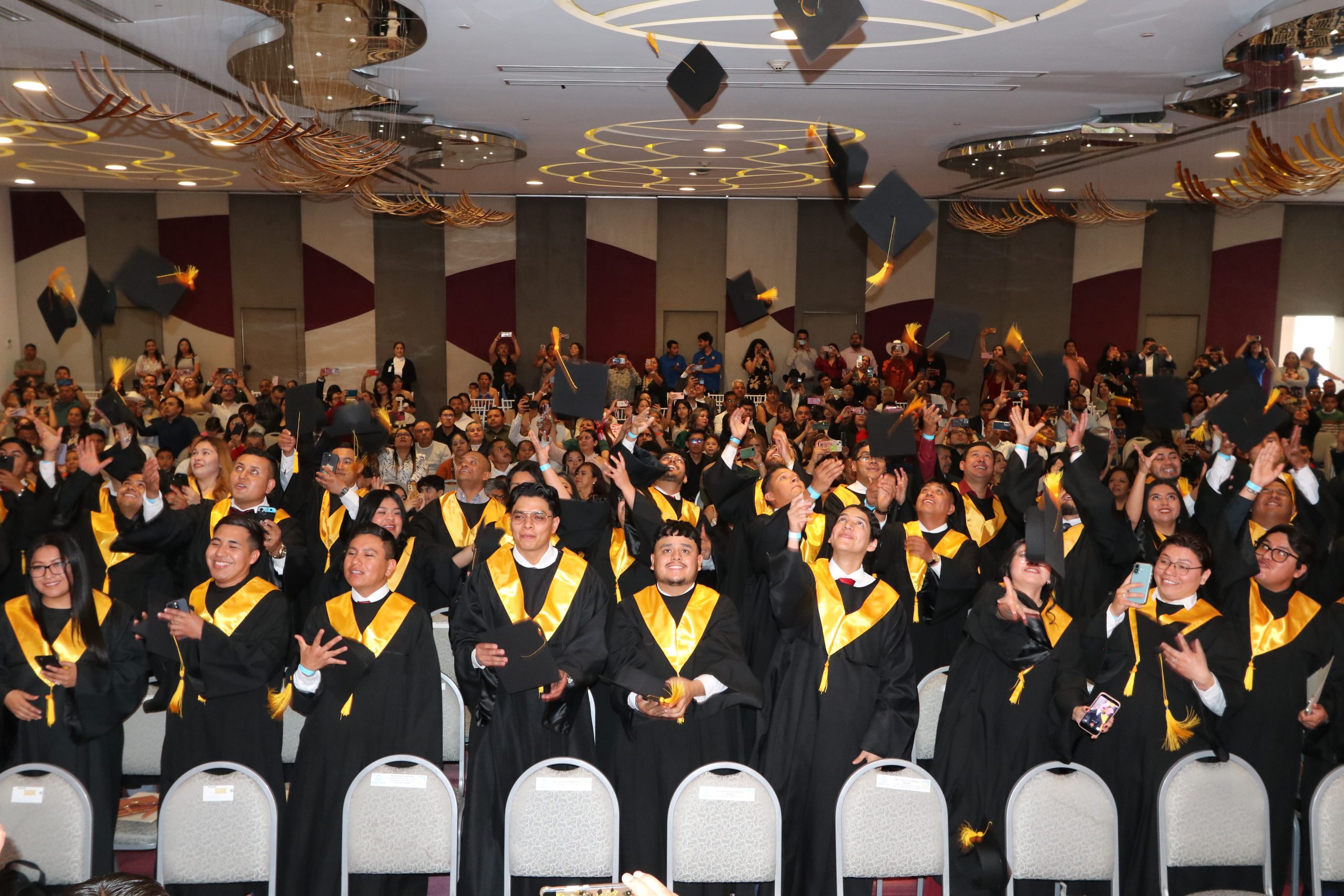 Universidad SABES egresa a más de 1,200 nuevos profesionistas en Guanajuato