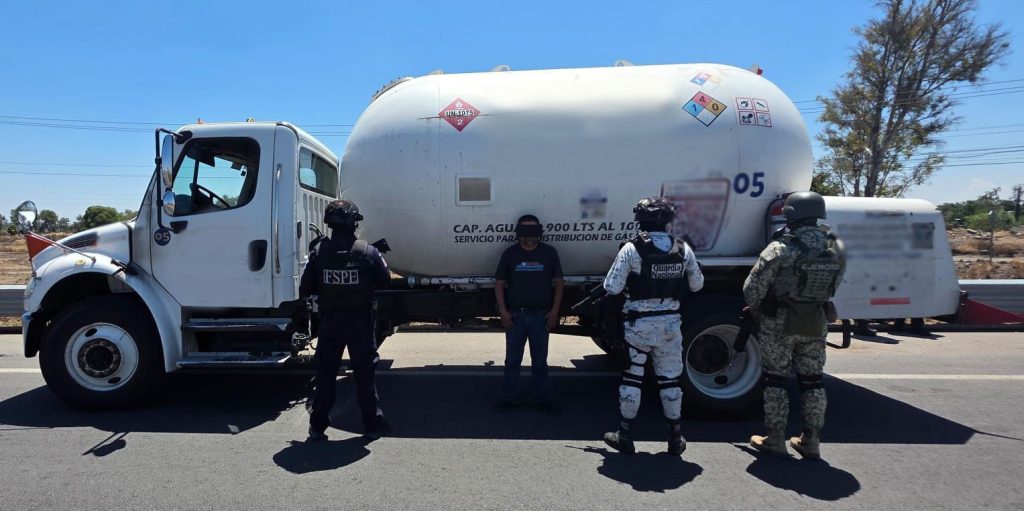 Secretaría de Seguridad asegura pipa con gas LP en Celaya