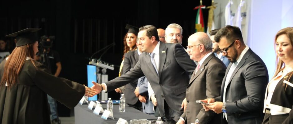 UVEG gradúa a más de 2,300 estudiantes