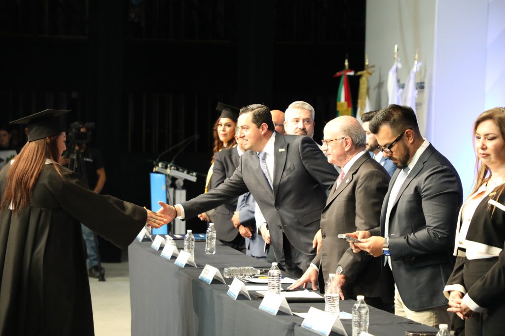 UVEG gradúa a más de 2,300 estudiantes con éxito virtual